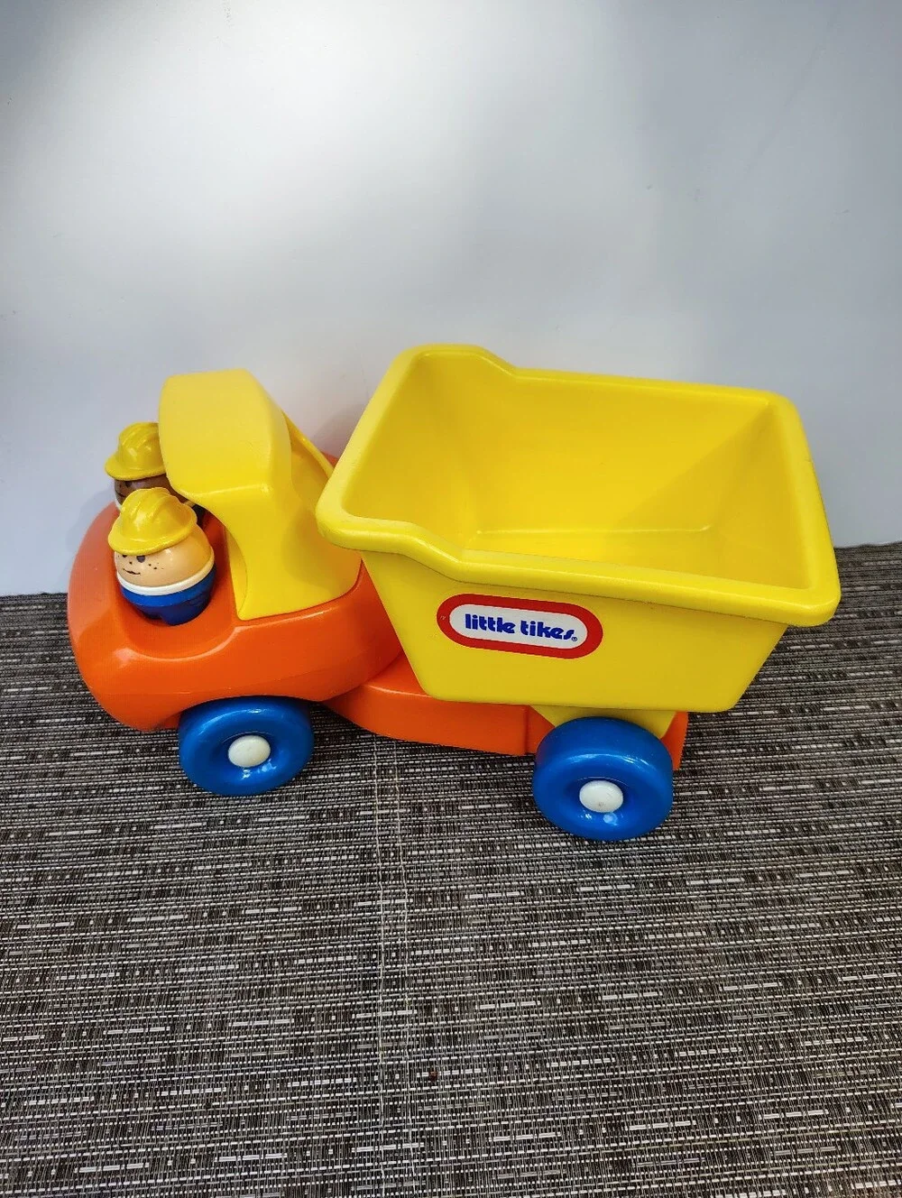 Little Tikes Toddle Tots Dump Truck Vehicle with 2 Construction Workers Vintage